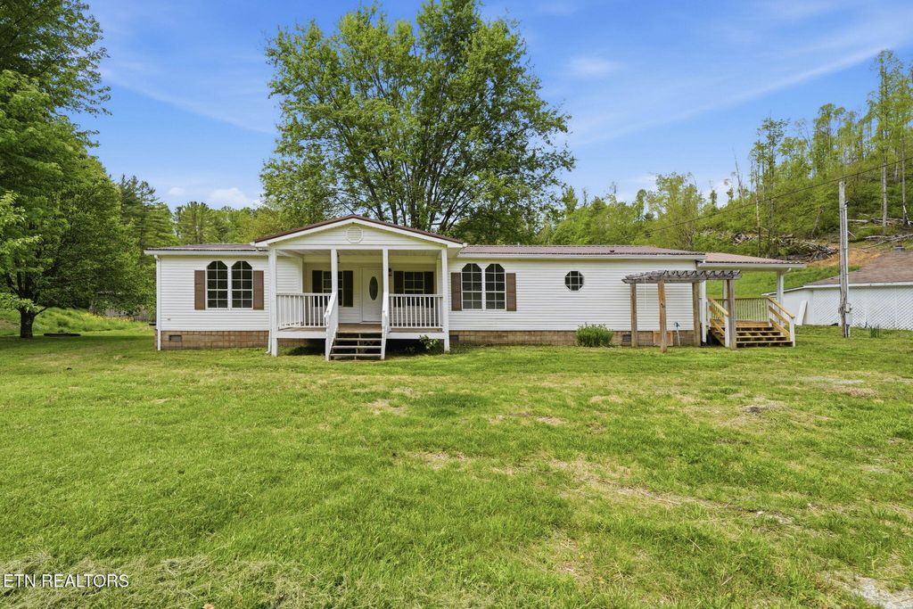 Photo of 923 Hubert Taylor Rd, Mountain City, TN 37683 (MLS # 1340841)