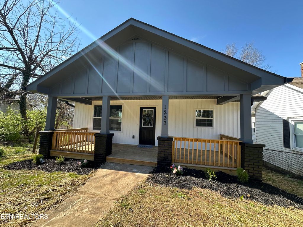 Photo of 1237 Iredell Ave, Knoxville, TN 37921 (MLS # 1333414)
