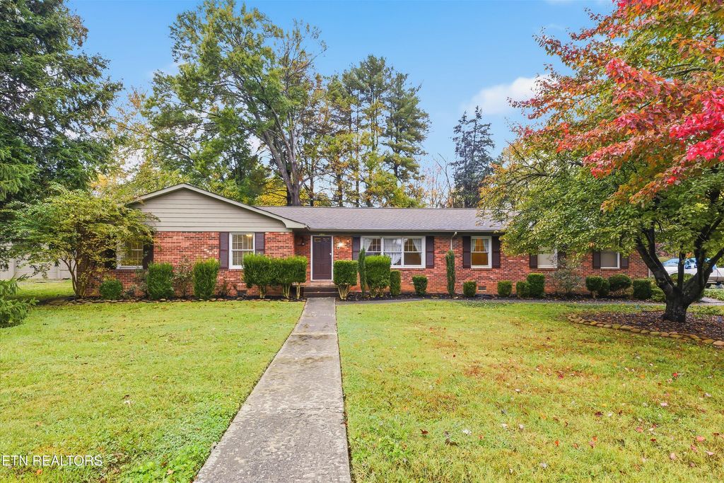 Photo of 1901 Scenic Drive, Maryville, TN 37803 (MLS # 1320465)