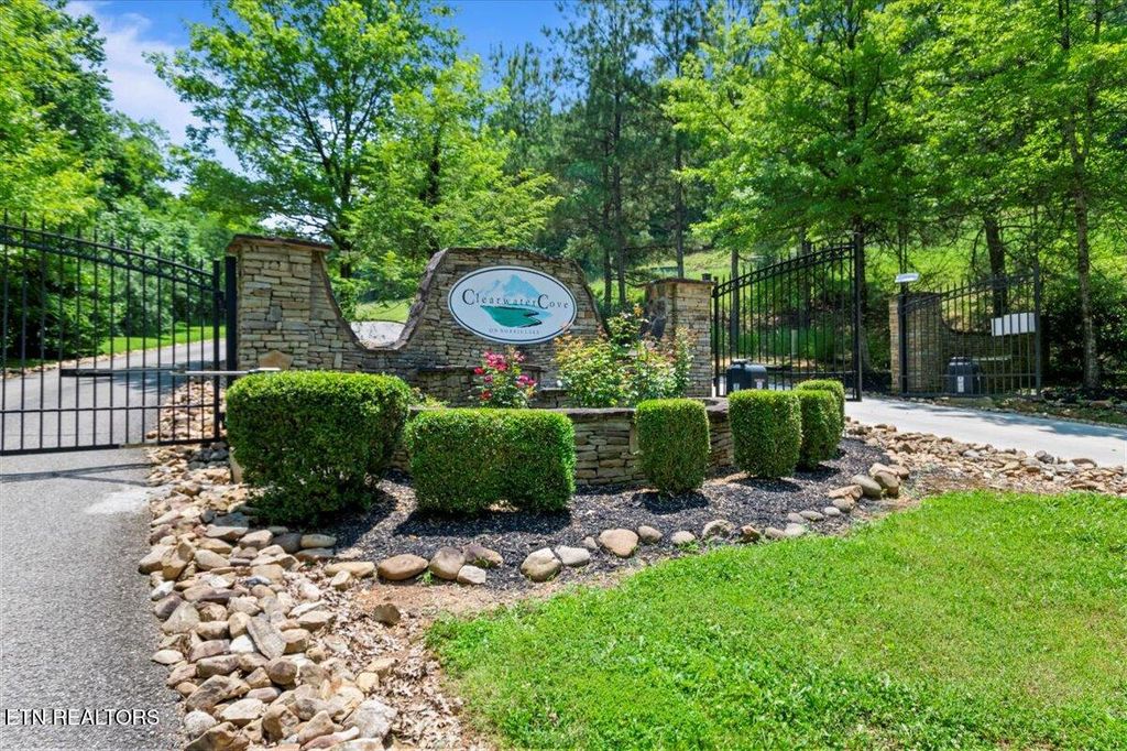 Photo of 565 S Two Rivers Lane, LaFollette, TN 37766 (MLS # 1306069)