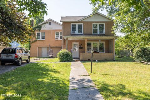 Photo of 722 Sewanee St, Harriman, TN 37748 (MLS # 1325586)