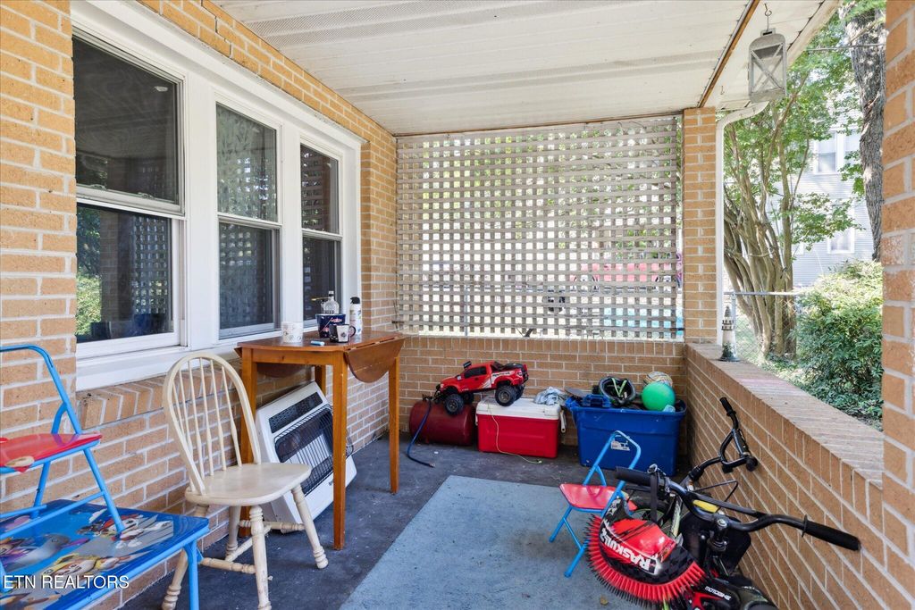 Photo of 722 Sewanee St, Harriman, TN 37748 (MLS # 1325586)