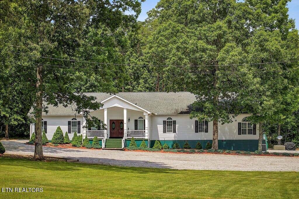 Photo of 67 Woodlands Court, Crossville, TN 38571 (MLS # 1343694)