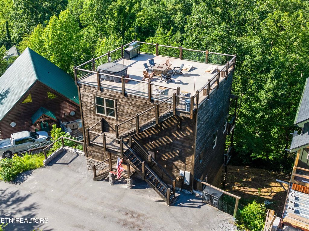 Photo of 323 Silver Stone Way, Pigeon Forge, TN 37863 (MLS # 1308931)