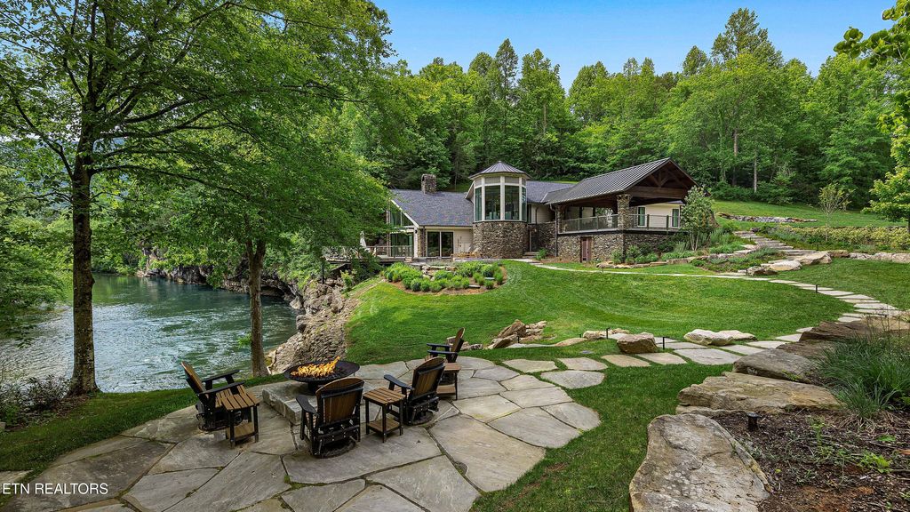 Photo of 5532 Old Walland Hwy, Walland, TN 37886 (MLS # 1301819)