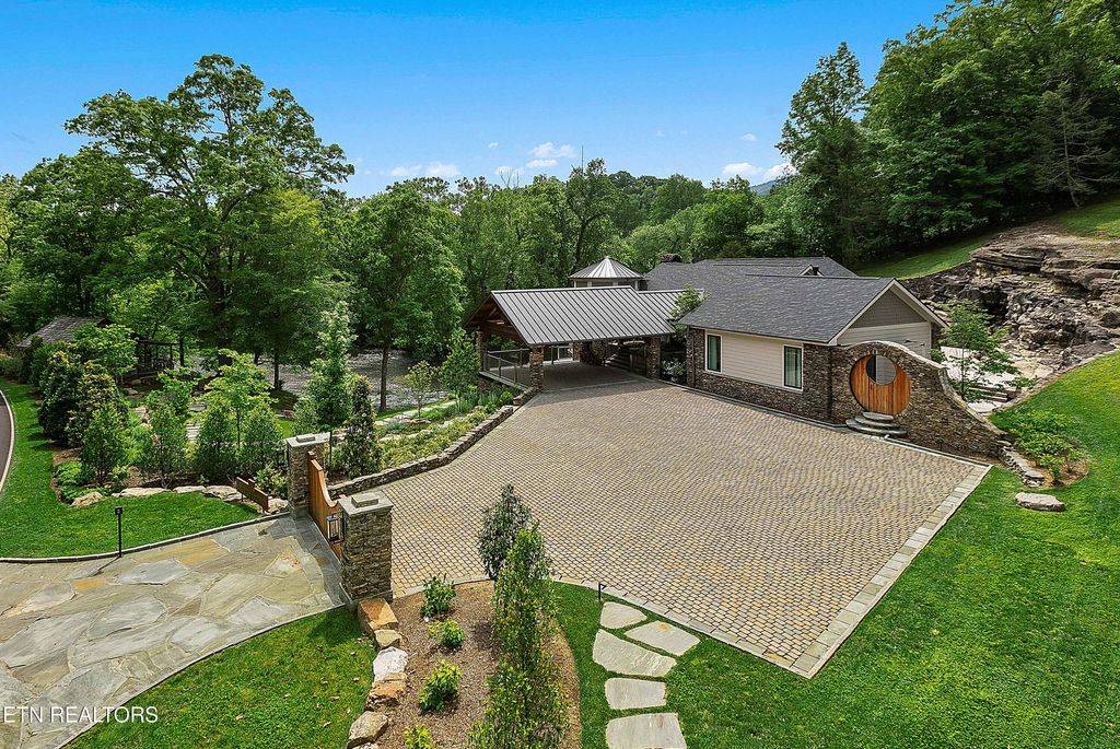 Photo of 5532 Old Walland Hwy, Walland, TN 37886 (MLS # 1301819)