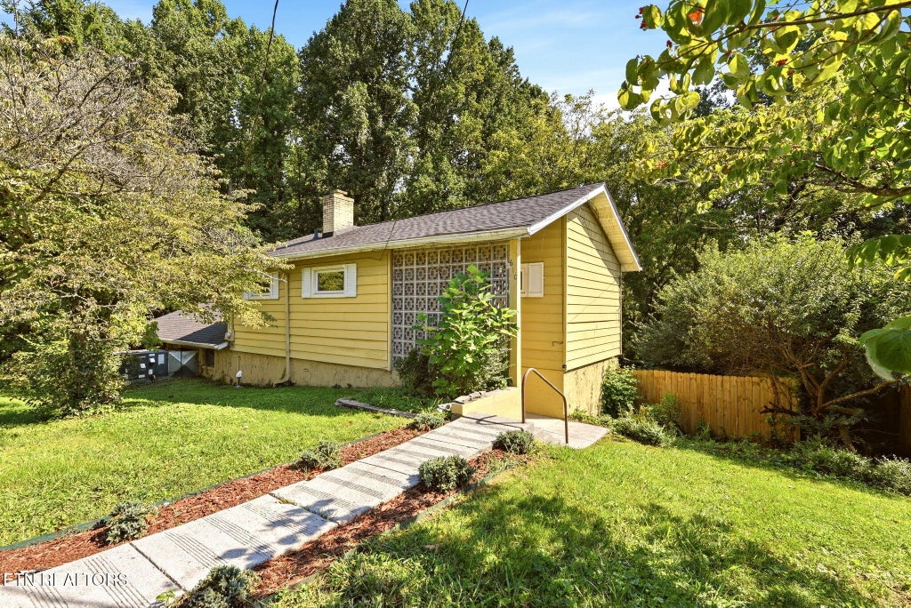 Photo of 610 Michigan Ave, Oak Ridge, TN 37830 (MLS # 1353821)
