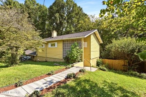 Photo of 610 Michigan Ave, Oak Ridge, TN 37830 (MLS # 1353821)