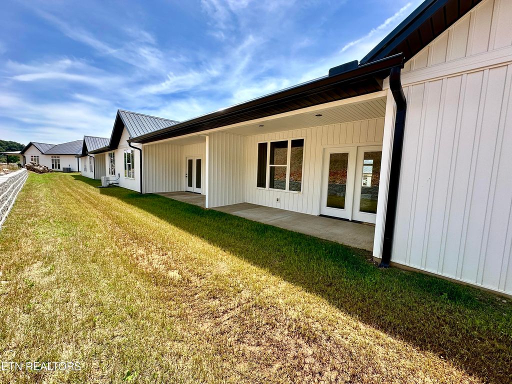 Photo of 162 Lakeshore Bay Rd, Jefferson City, TN 37760 (MLS # 1266590)