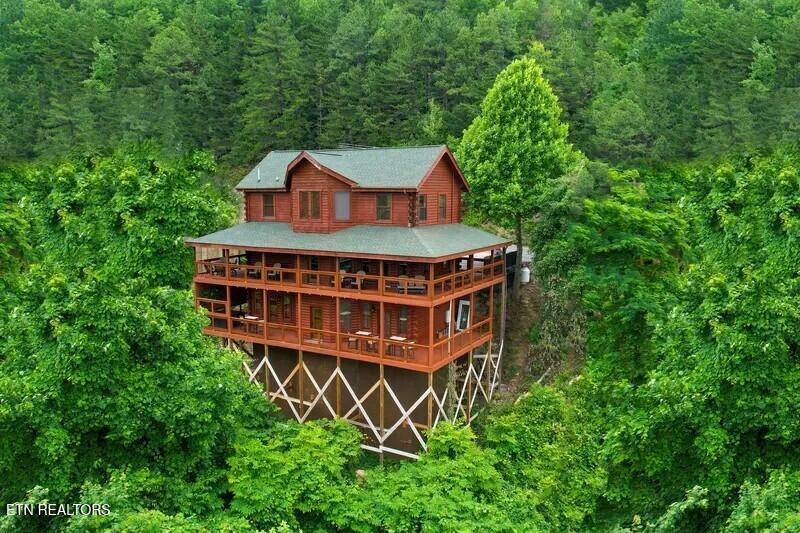 1215 Ski View Drive