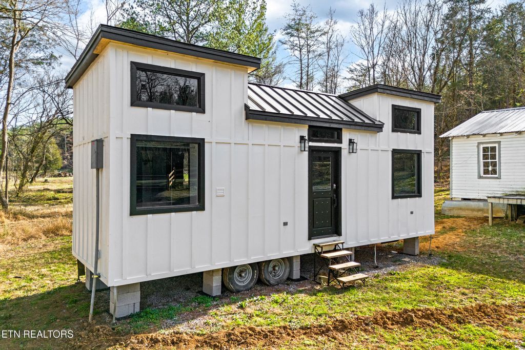 Photo of 320 White Plains Rd, Vonore, TN 37885 (MLS # 1292819)