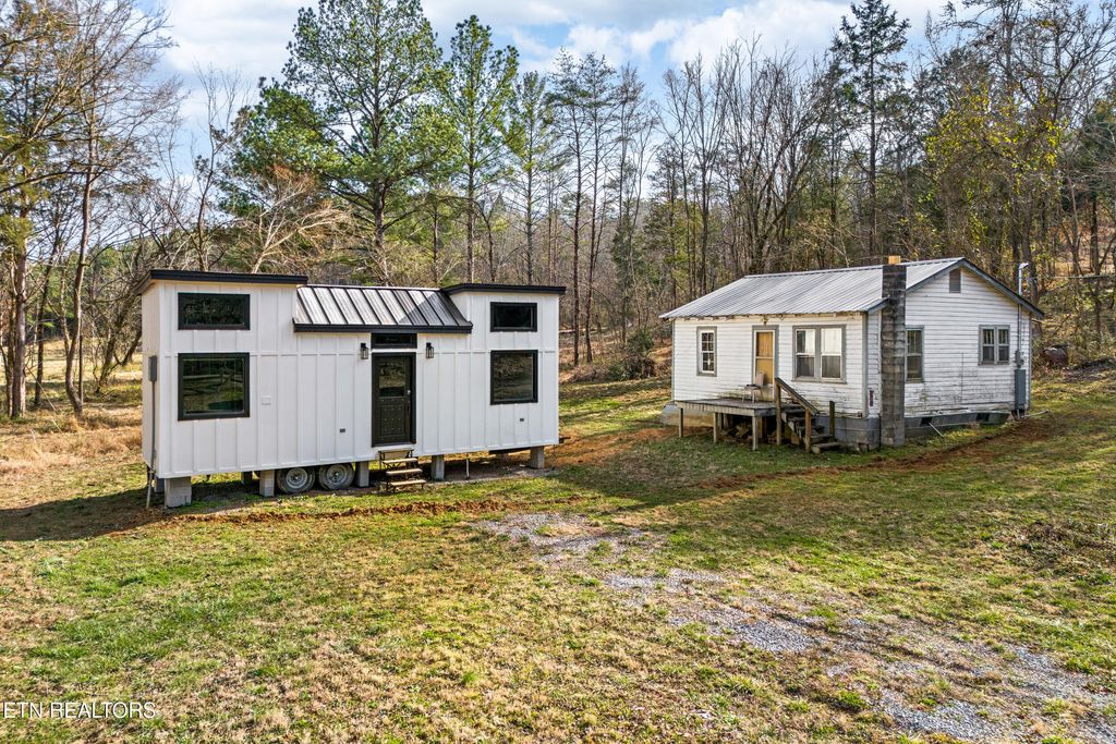 Photo of 320 White Plains Rd, Vonore, TN 37885 (MLS # 1292819)