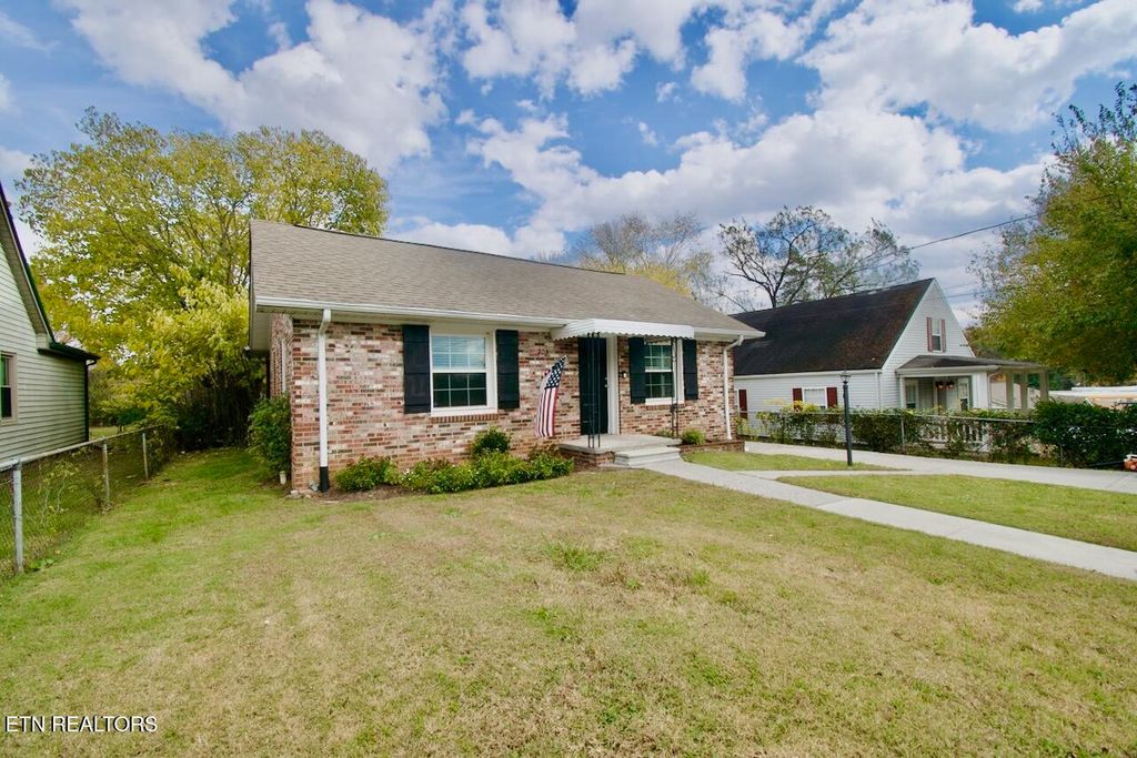 Photo of 204 Seventh St, Maryville, TN 37804 (MLS # 1321265)