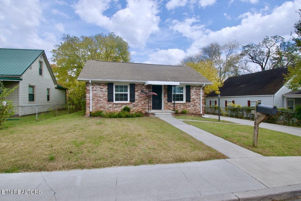Photo of 204 Seventh St, Maryville, TN 37804 (MLS # 1321265)