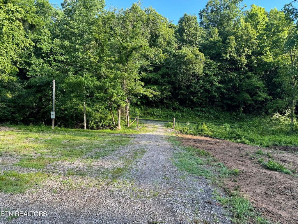 Photo of 330 N Dark Hollow Rd, Andersonville, TN 37705 (MLS # 1319125)