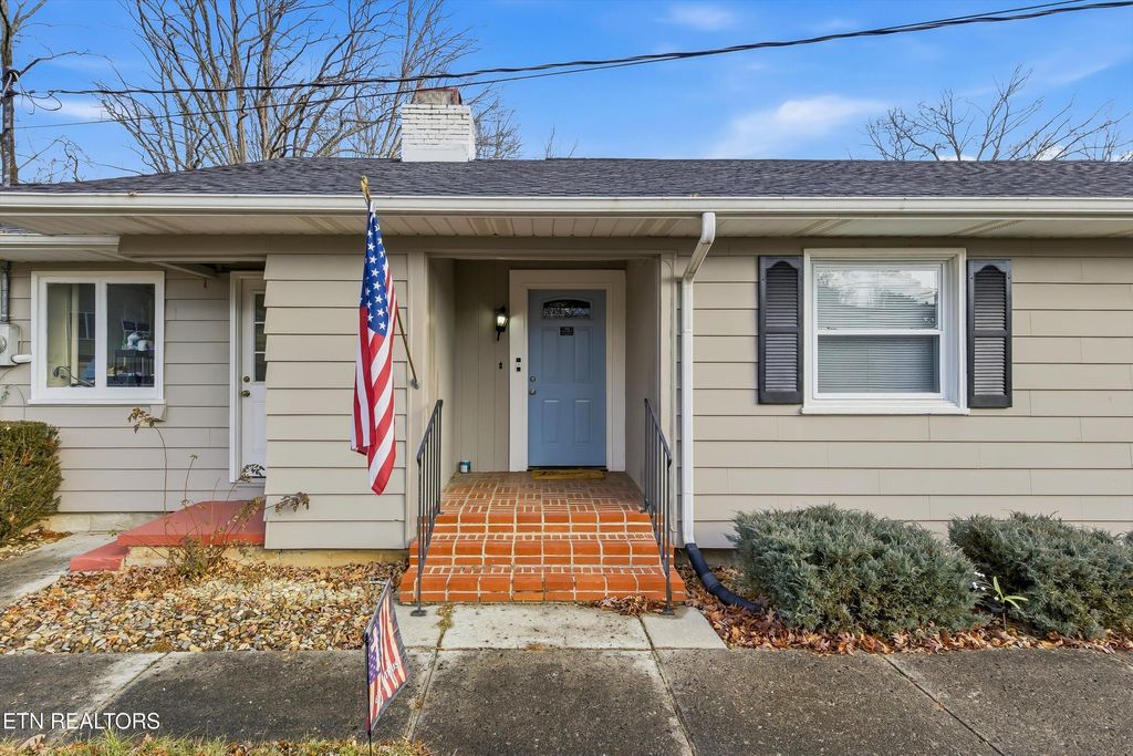 Photo of 114 E Price Rd, Oak Ridge, TN 37830 (MLS # 1329246)