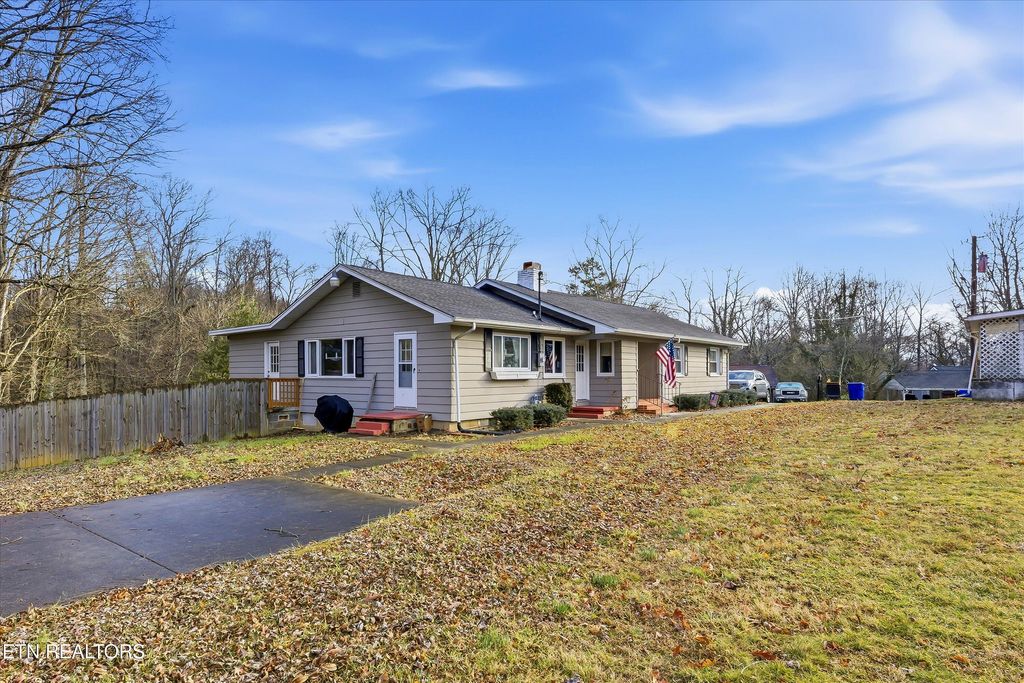 Photo of 114 E Price Rd, Oak Ridge, TN 37830 (MLS # 1329246)