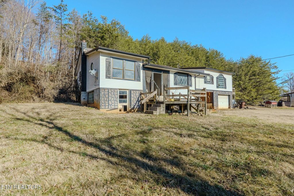 Photo of 960 Chestnut Grove Rd, Dandridge, TN 37725 (MLS # 1329669)