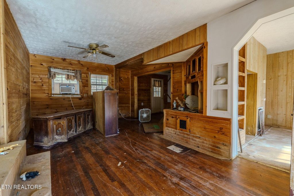 Photo of 960 Chestnut Grove Rd, Dandridge, TN 37725 (MLS # 1329669)