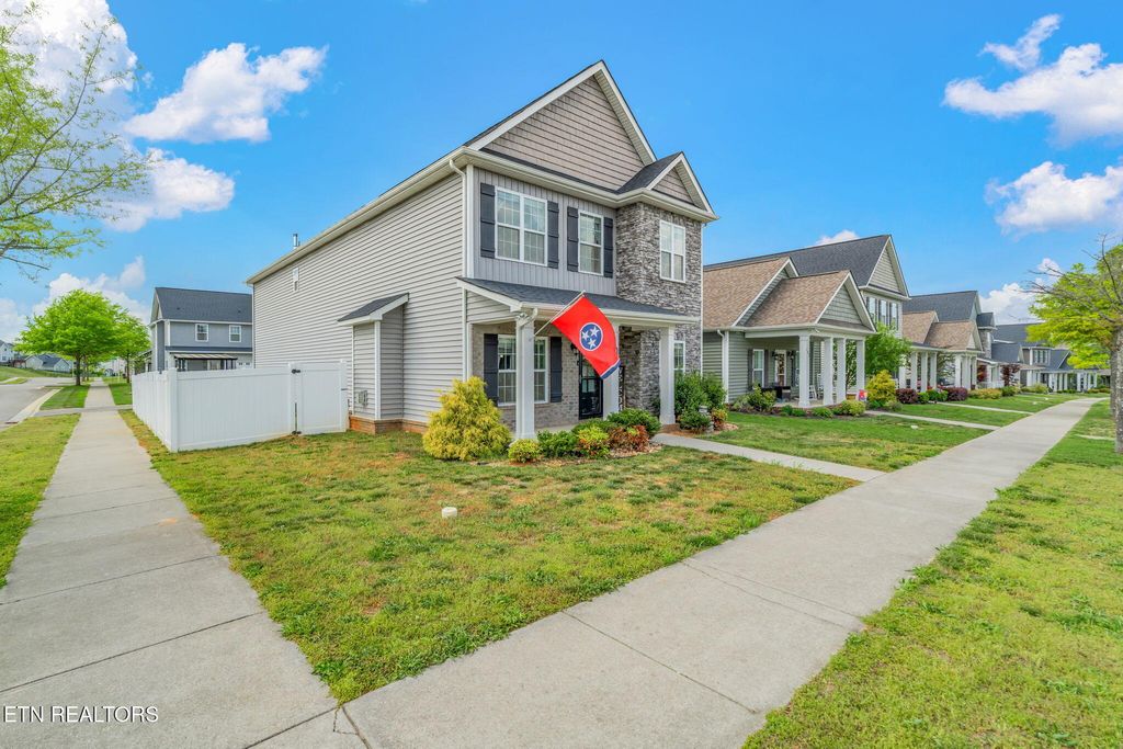 Photo of 101 Hardinberry St, Oak Ridge, TN 37830 (MLS # 1337191)