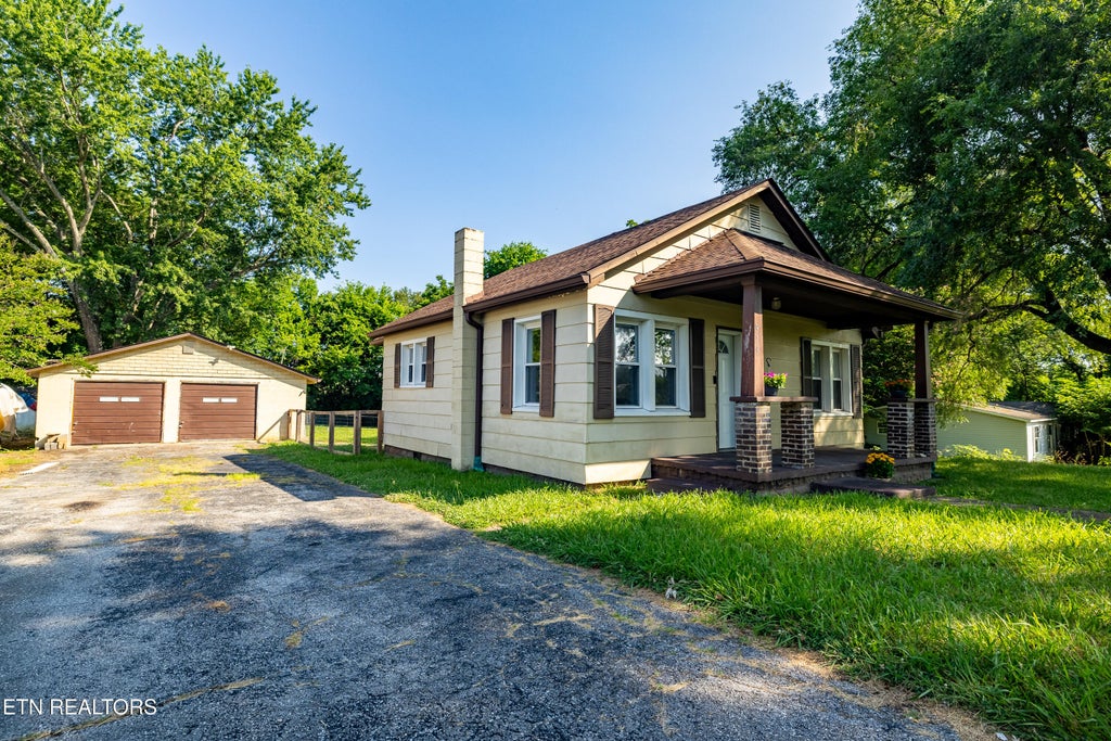 Photo of 919 Wallace Harris Ave, Maryville, TN 37801 (MLS # 1346187)