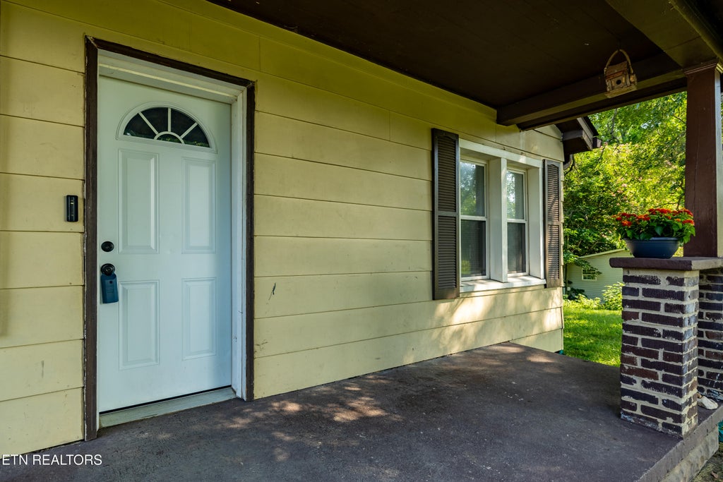 Photo of 919 Wallace Harris Ave, Maryville, TN 37801 (MLS # 1346187)