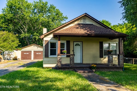 Photo of 919 Wallace Harris Ave, Maryville, TN 37801 (MLS # 1346187)
