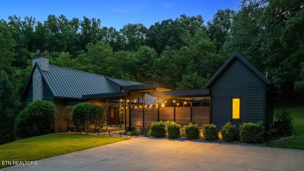 2325 Viewcrest Lane
