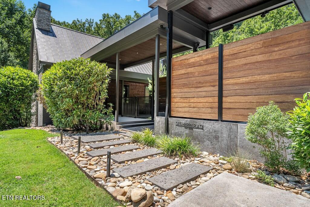 2325 Viewcrest Lane