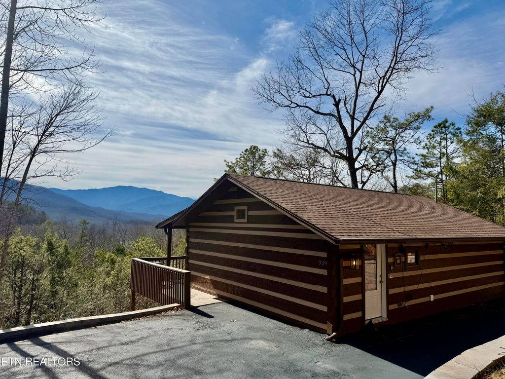 Photo of 939 Vixen Run, Gatlinburg, TN 37738 (MLS # 1329712)