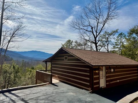 Photo of 939 Vixen Run, Gatlinburg, TN 37738 (MLS # 1329712)