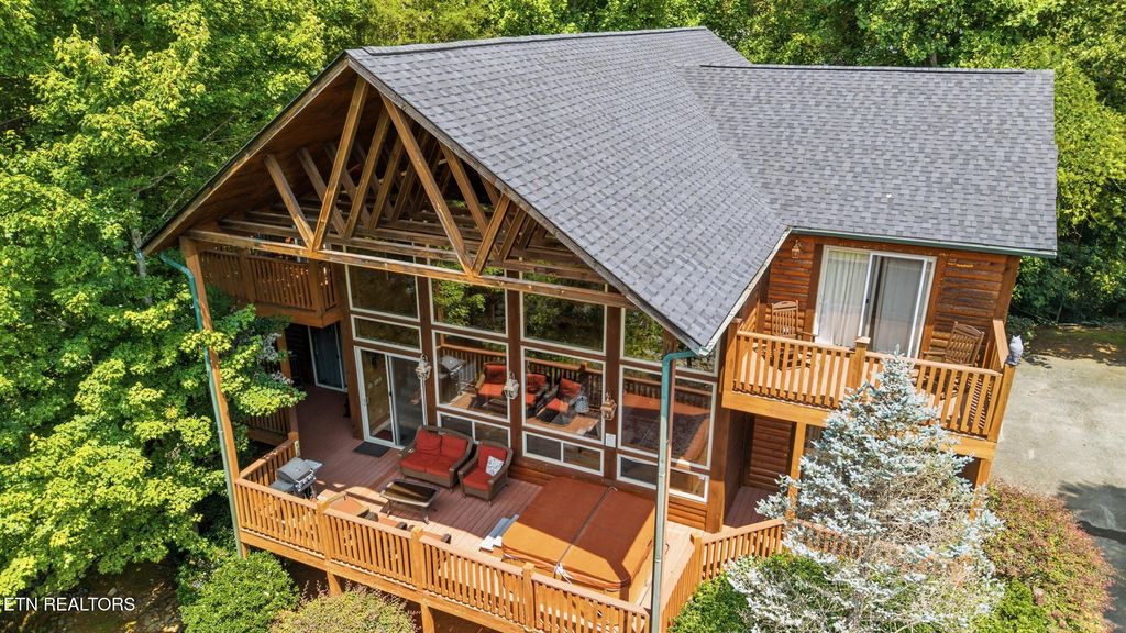 Photo of 1716 Smoky Hills Drive, Gatlinburg, TN 37738 (MLS # 1349232)