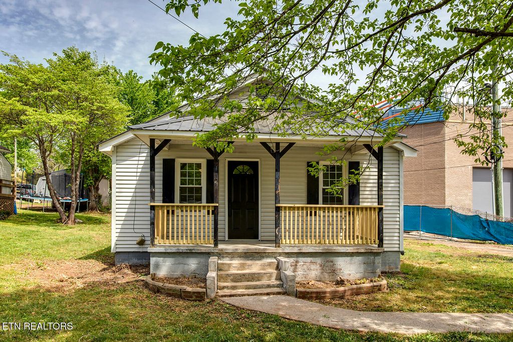 Photo of 1315 Grove St, Loudon, TN 37774 (MLS # 1336115)