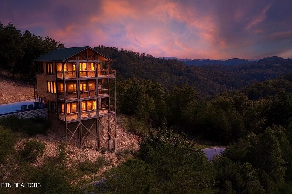 Photo of 2412 Mountain Ridge Way, Sevierville, TN 37862 (MLS # 1315920)