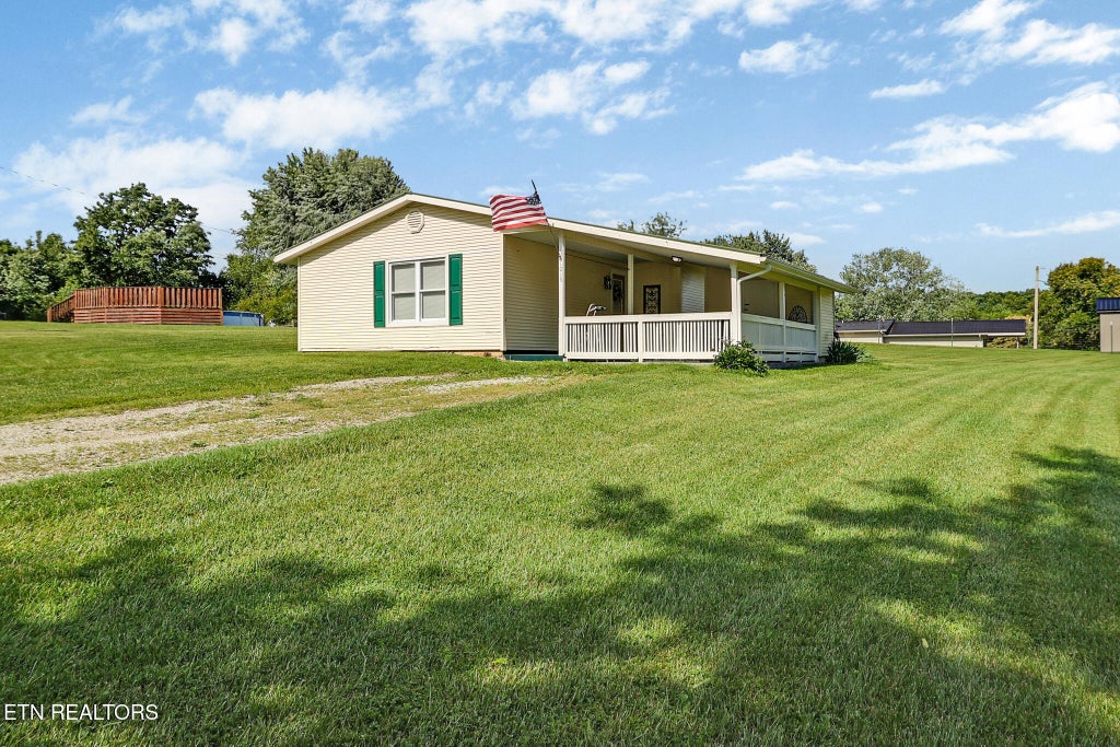 Photo of 1019 Lincoln Rd, Jamestown, TN 38556 (MLS # 1343285)