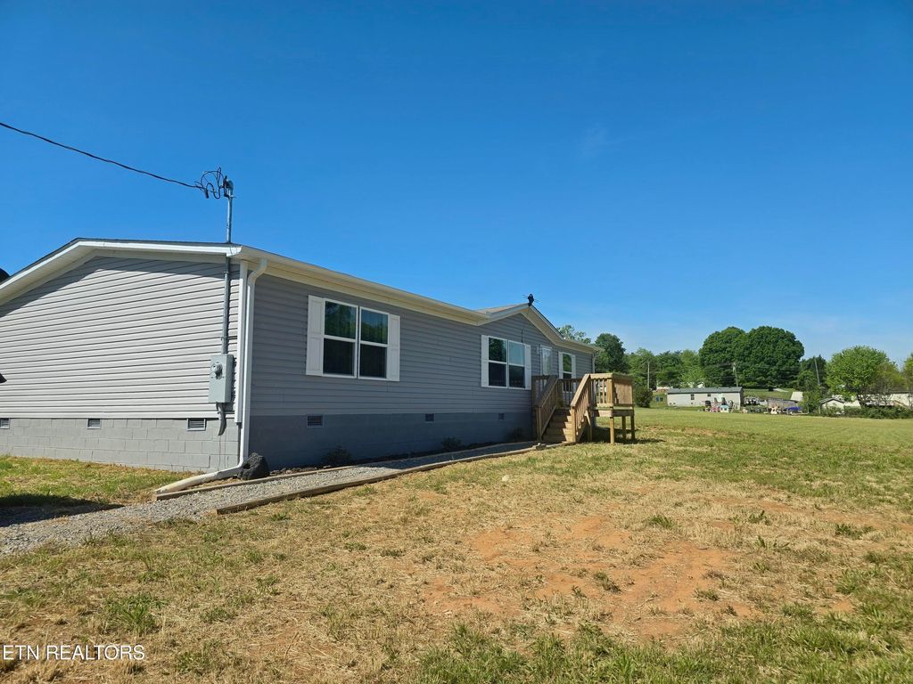 Photo of 217 Oakland Rd, Sweetwater, TN 37874 (MLS # 1337696)