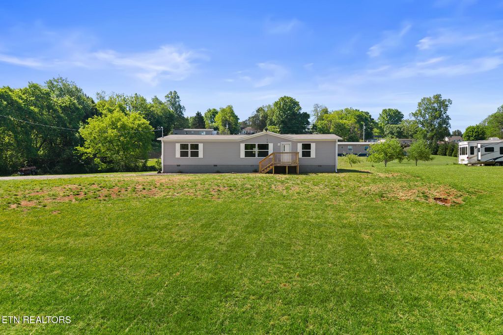 Photo of 217 Oakland Rd, Sweetwater, TN 37874 (MLS # 1337696)