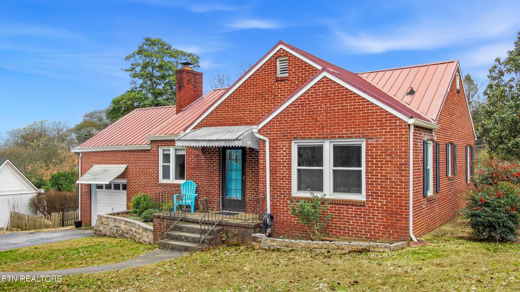 Photo of 4824 Skyline Drive, Knoxville, TN 37914 (MLS # 1331342)