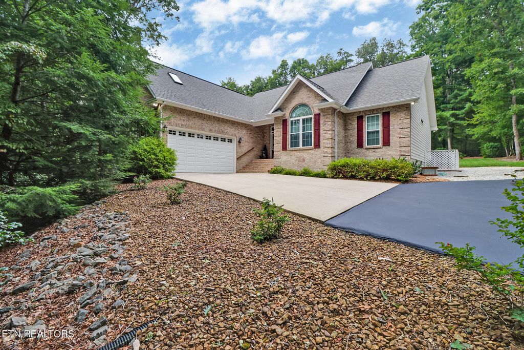 Photo of 1115 Sunset Ridge Drive, Crossville, TN 38571 (MLS # 1312622)