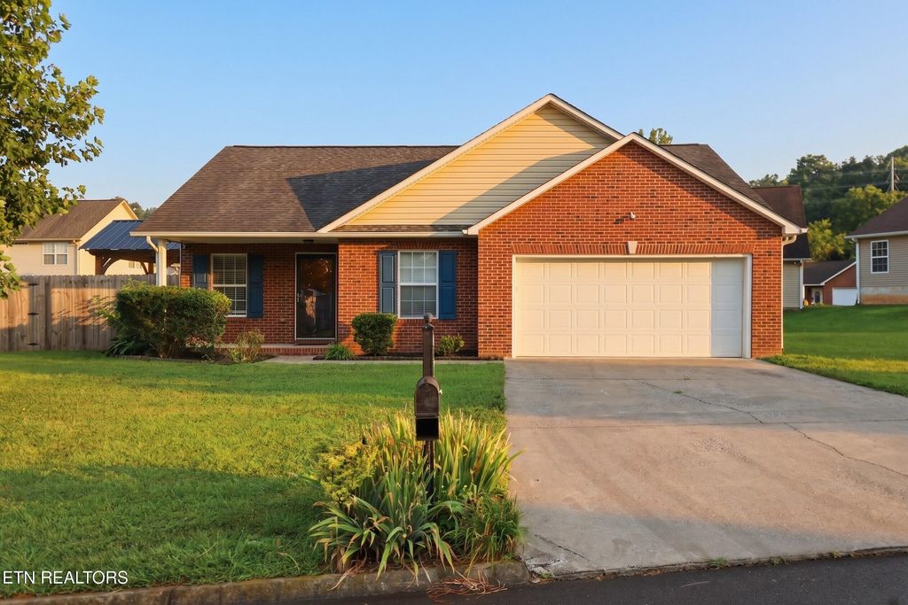 Photo of 711 Drakewood Rd, Knoxville, TN 37924 (MLS # 1349553)