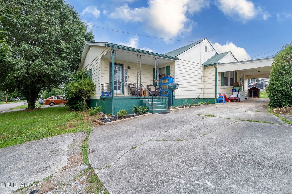 Photo of 902 Rosedale Ave, Loudon, TN 37774 (MLS # 1303964)