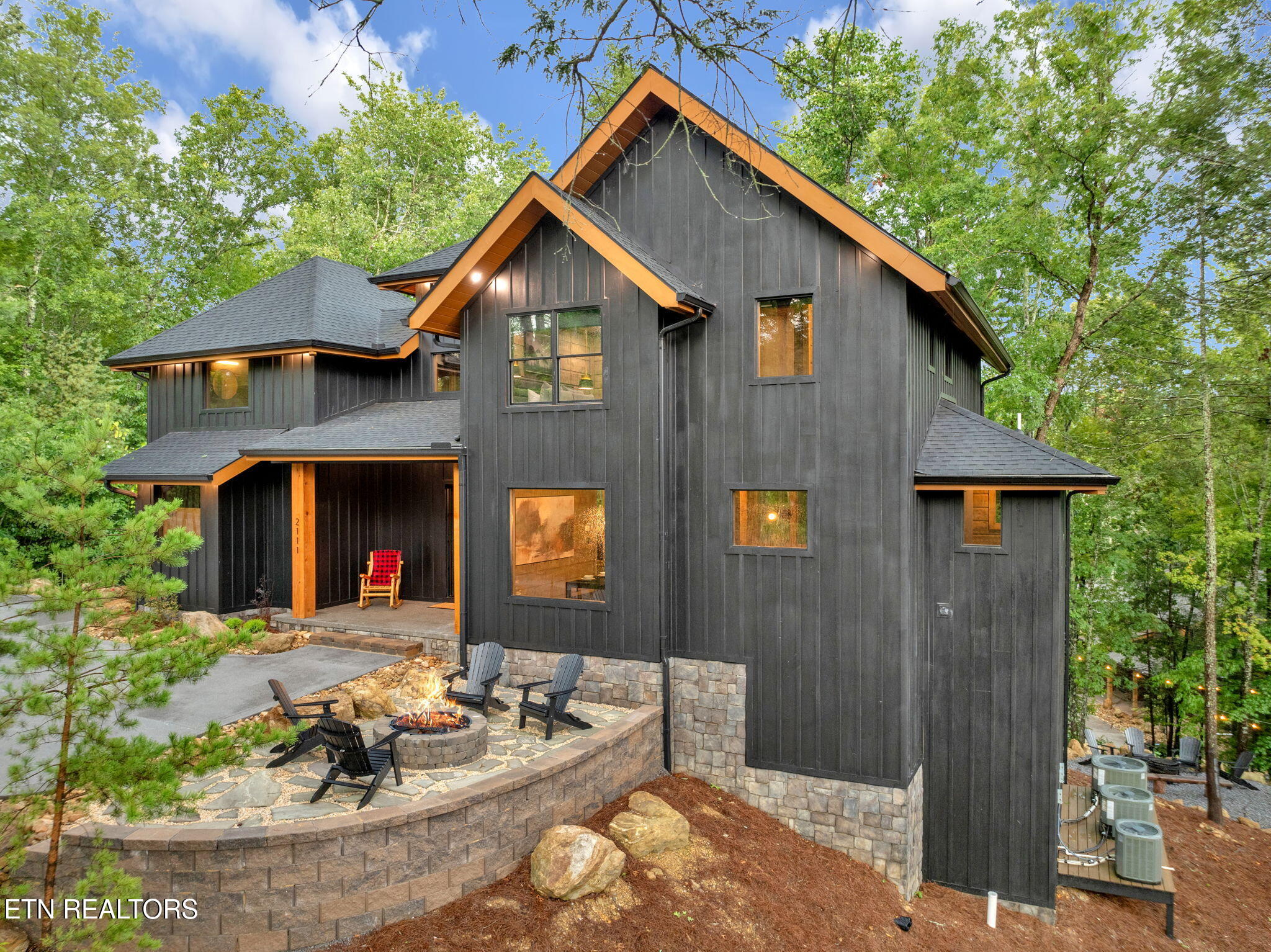 2111 Double Oaks Way
