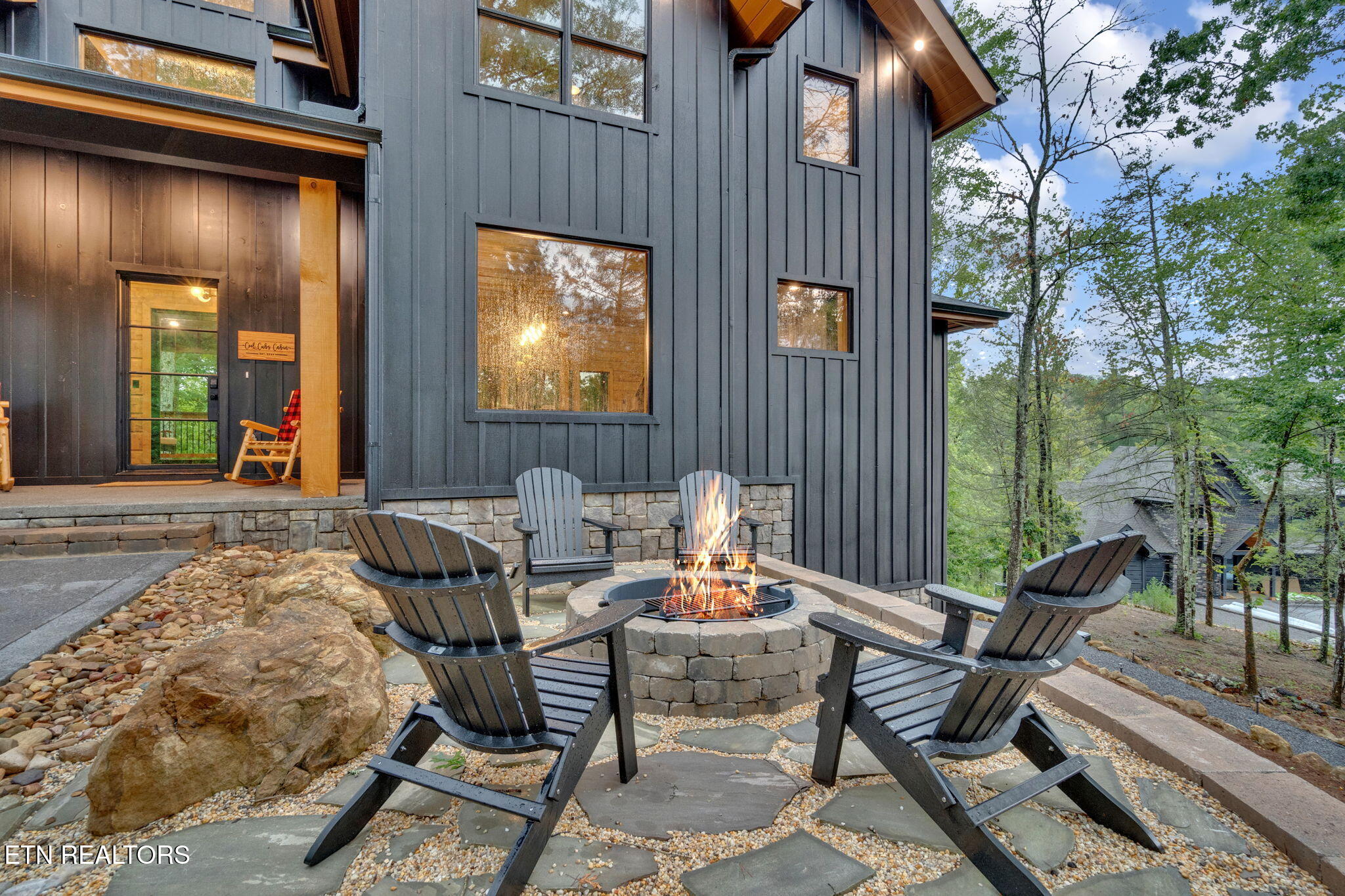 2111 Double Oaks Way
