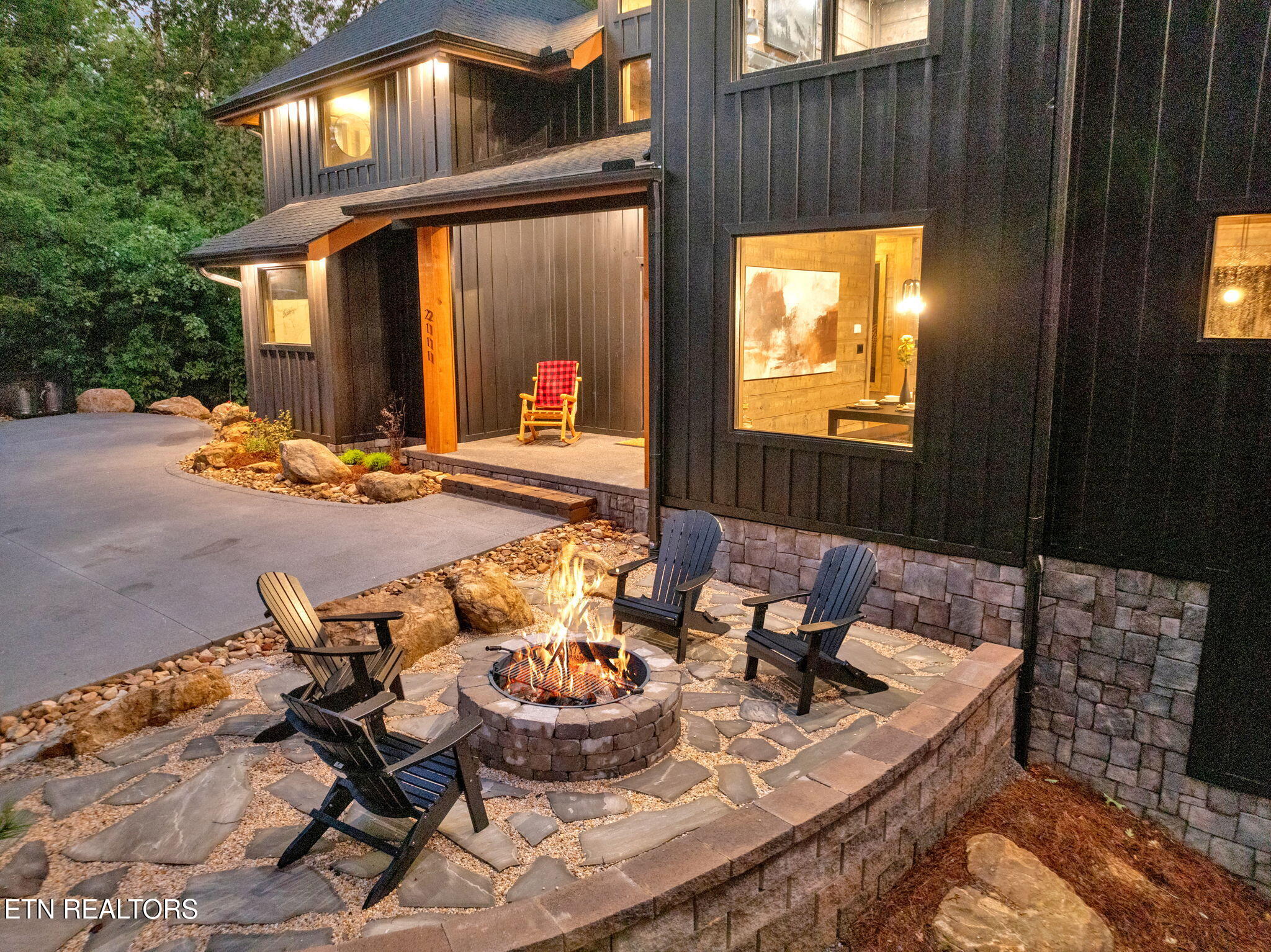2111 Double Oaks Way