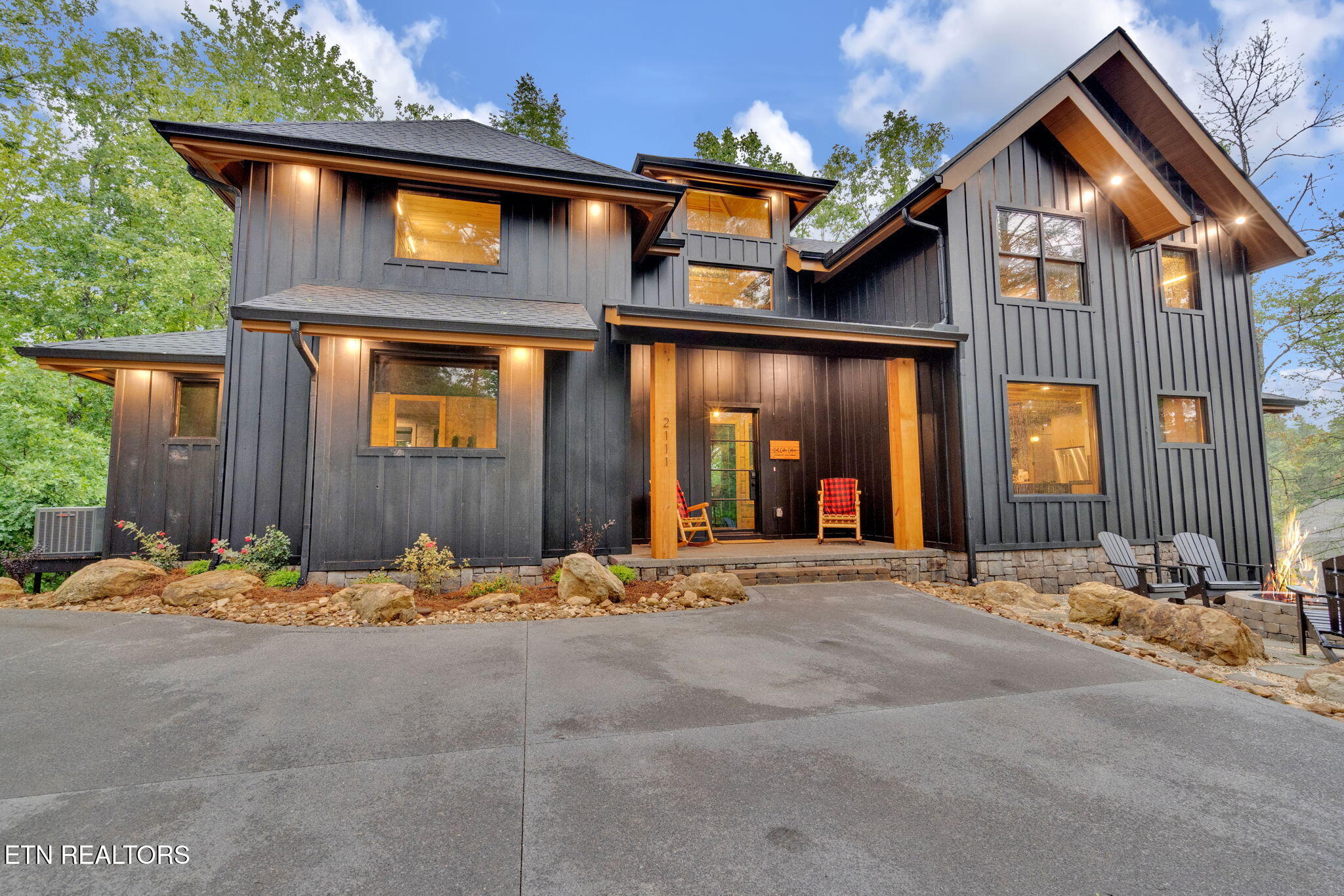 2111 Double Oaks Way