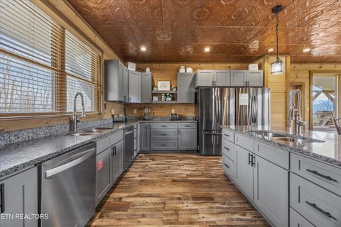 Tiny photo for 986 Chestnut Drive, Gatlinburg, TN 37738 (MLS # 1333915)