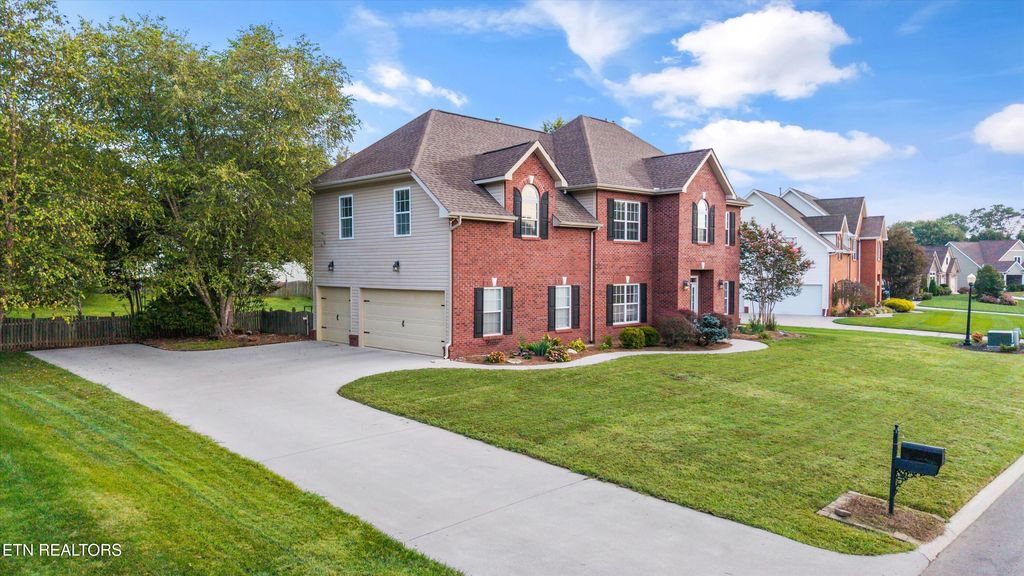 Photo of 1376 Silver Leaf Drive, Lenoir City, TN 37772 (MLS # 1345451)