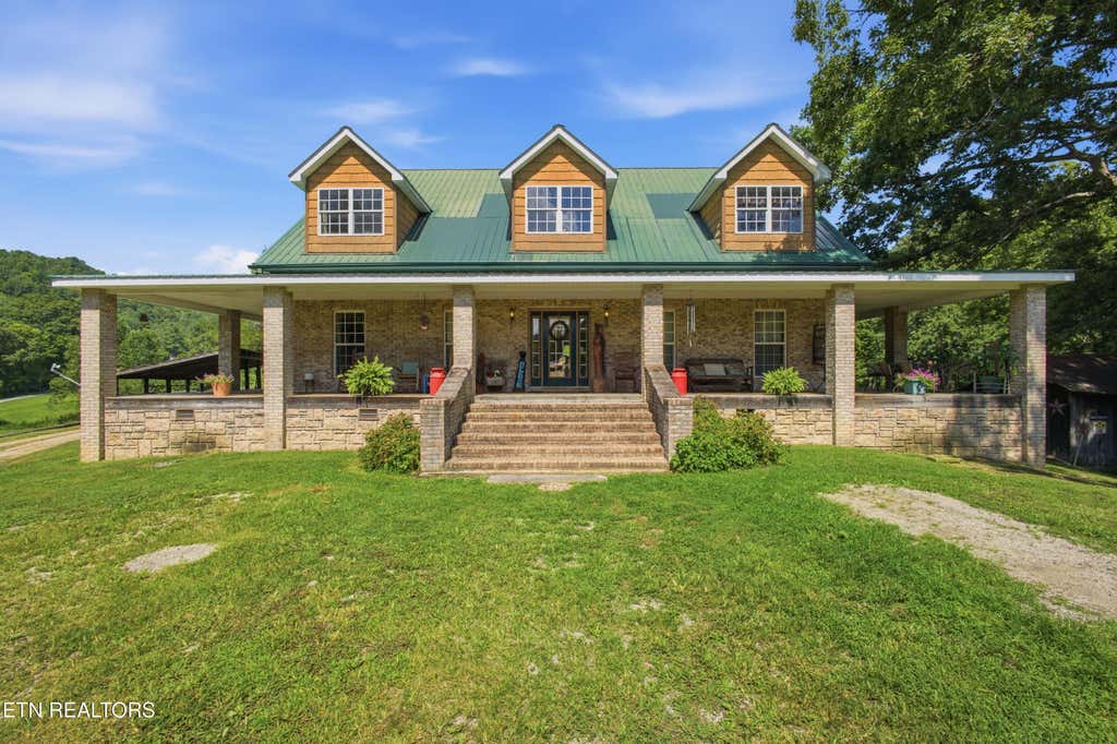 Photo of 2020 Deermont Rd, Oakdale, TN 37829 (MLS # 1352381)