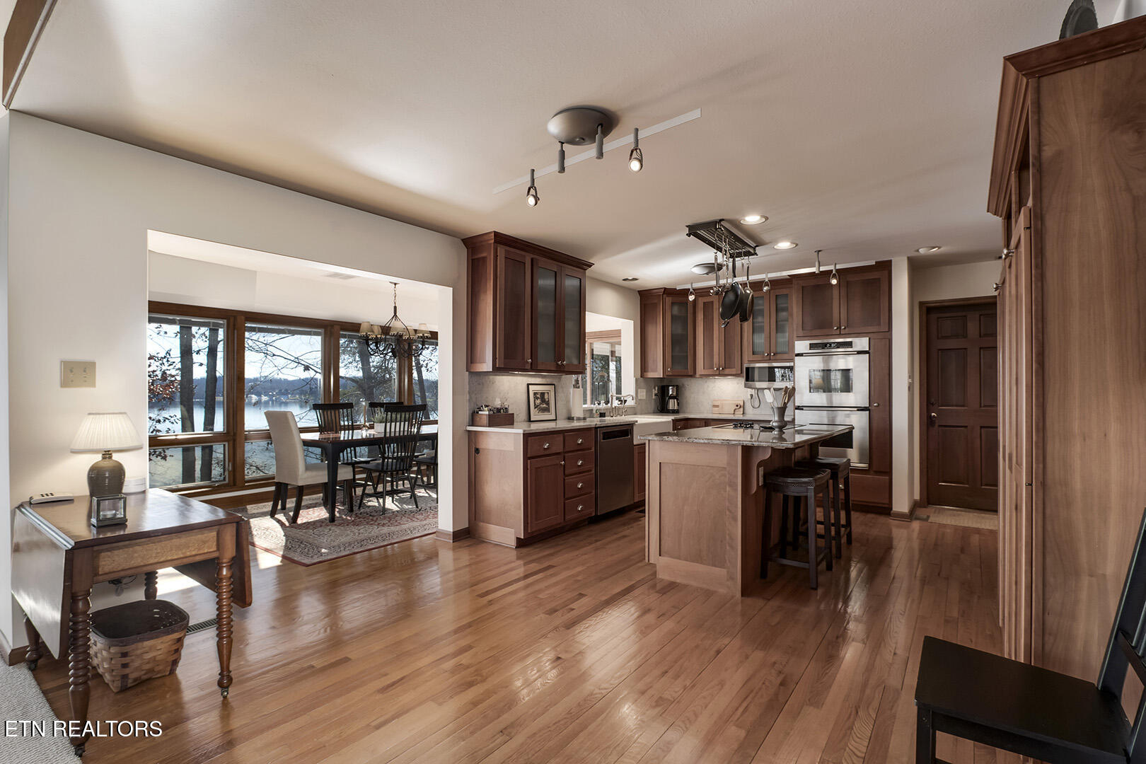 Loudon, Tennessee 37774, United States, 3 Bedrooms Bedrooms, ,4 BathroomsBathrooms,Residential,Pending,17945