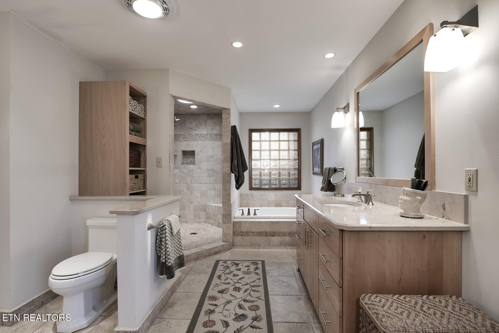 Loudon, Tennessee 37774, United States, 3 Bedrooms Bedrooms, ,4 BathroomsBathrooms,Residential,Pending,17945